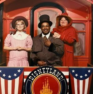 Meet your Posher, Leonard